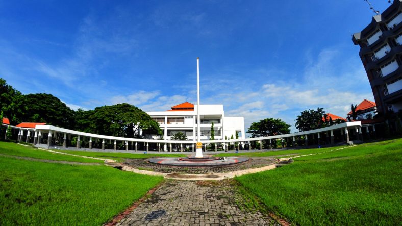 7 Universitas Terbaik di Surabaya
