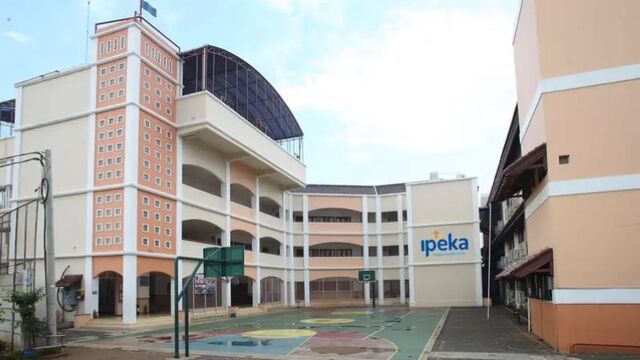 Sekolah Elit dengan Standar Tinggi dan Disiplin Keras