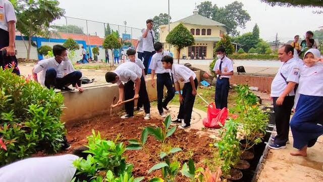 Dampak Penghijauan Halaman Sekolah terhadap Kenyamanan Belajar